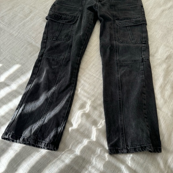 Zara Mid-Rise Cargo Jeans in Black - Picture 6 of 6